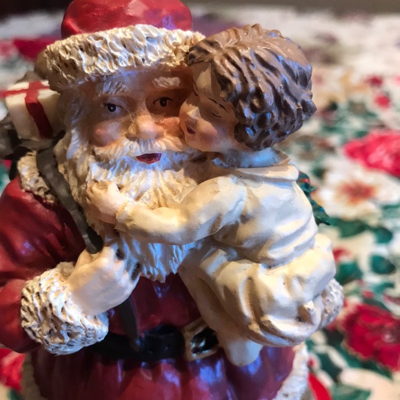 KURT ADLER SIGNED SANTA AND CHILD LIMITED EDITION 3,752 / 7,500.
Early 1990s. - Picture 2 of 16